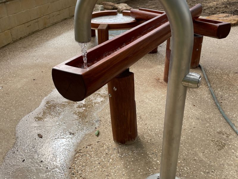 Water play equipment